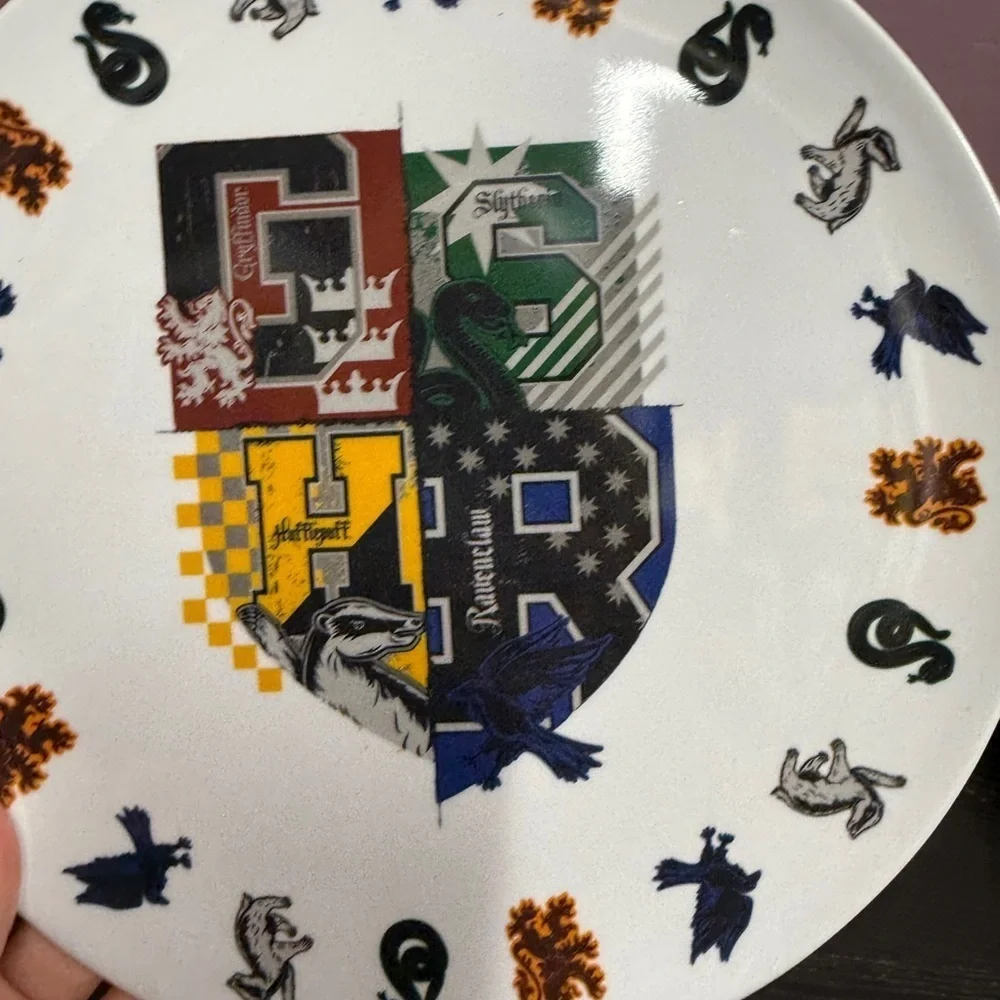 Harry Potter Hogwarts Crest Melamine 10 inch Dining Plates Set of 4